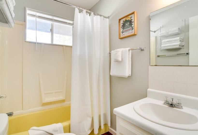 Kimberling City Home: Boat Slip & Lakefront Bliss!