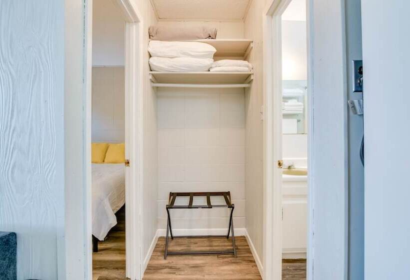 Kimberling City Oasis: Boat Slip, Kayaks & More!