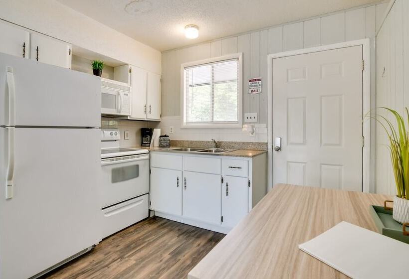 Kimberling City Oasis: Boat Slip, Kayaks & More!