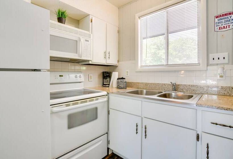 Kimberling City Oasis: Boat Slip, Kayaks & More!