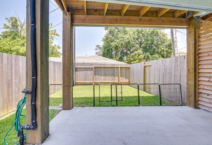 La Porte Home W/ Balconies: Walk To Beach!