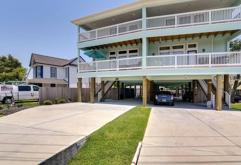 La Porte Home W/ Balconies: Walk To Beach!