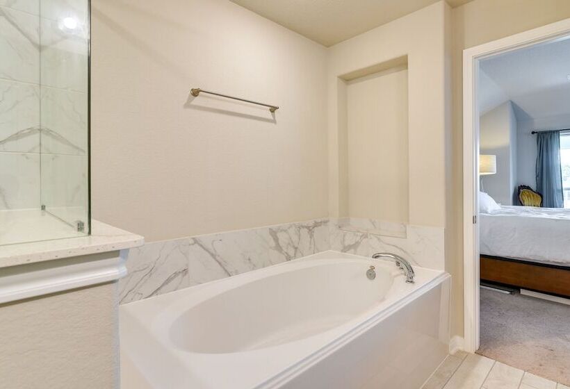 La Porte Home W/ Balconies: Walk To Beach!