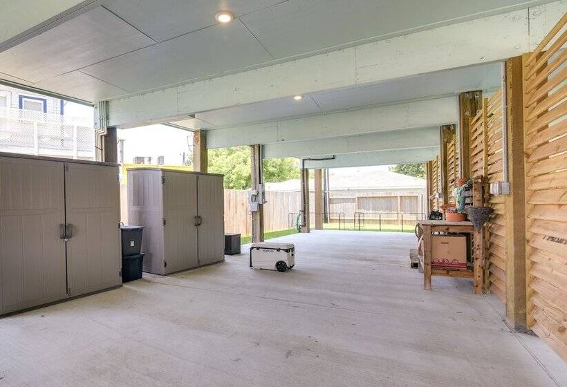 La Porte Home W/ Balconies: Walk To Beach!