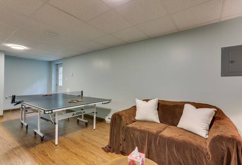 Lake Ariel Vacation Rental: Screened Porch & Grill