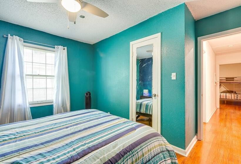 Lake Jackson Home W/ Yard, 14 Mi To Beaches!