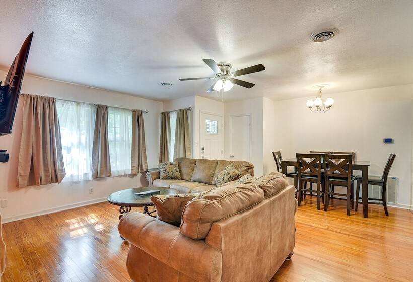 Lake Jackson Home W/ Yard, 14 Mi To Beaches!