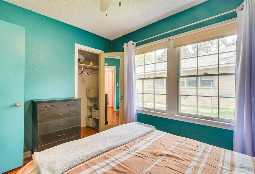 Lake Jackson Home W/ Yard, 14 Mi To Beaches!