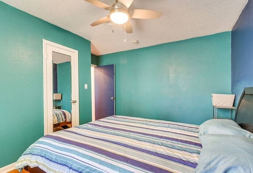 Lake Jackson Home W/ Yard, 14 Mi To Beaches!