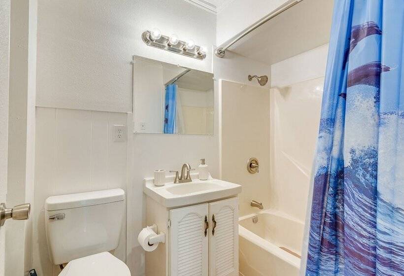 Lake Jackson Home W/ Yard, 14 Mi To Beaches!