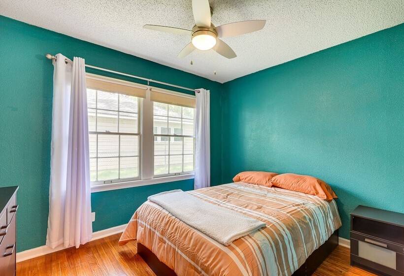 Lake Jackson Home W/ Yard, 14 Mi To Beaches!