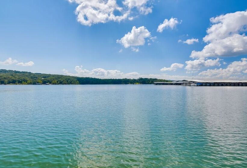 Lakefront Haven: Boat Slip, Deck & Community Pool!