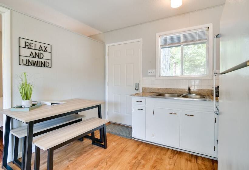 Lakefront Haven: Boat Slip, Deck & Community Pool!