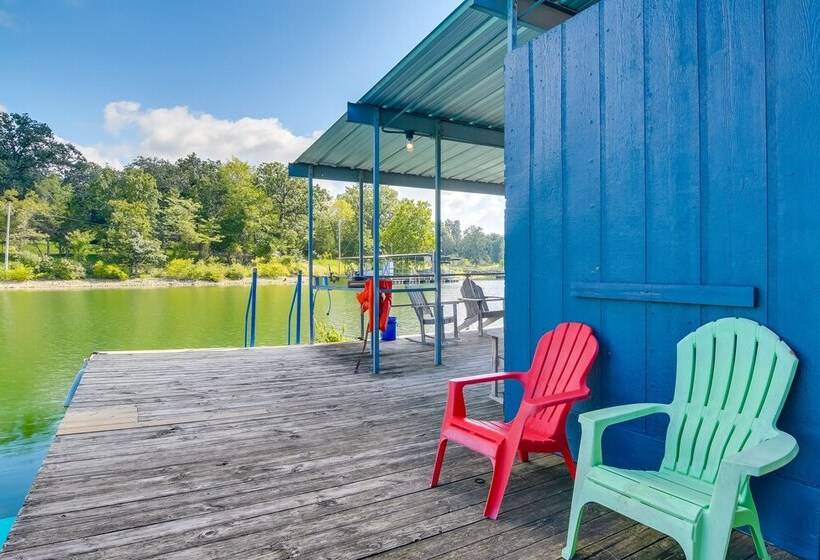 Lakefront Haven: Boat Slip, Deck & Community Pool!