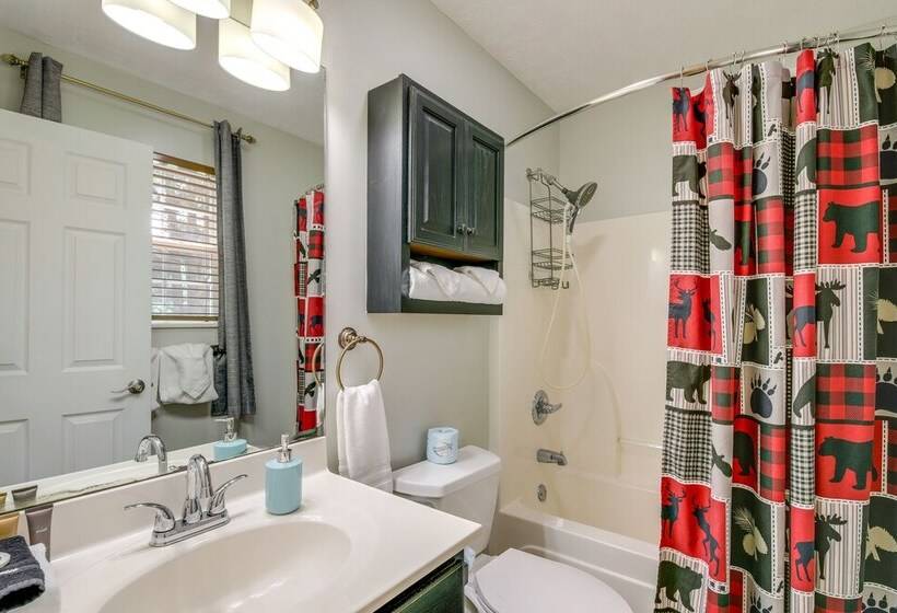 Lakefront Home W/ Hot Tub   15 Mi To Dollywood!