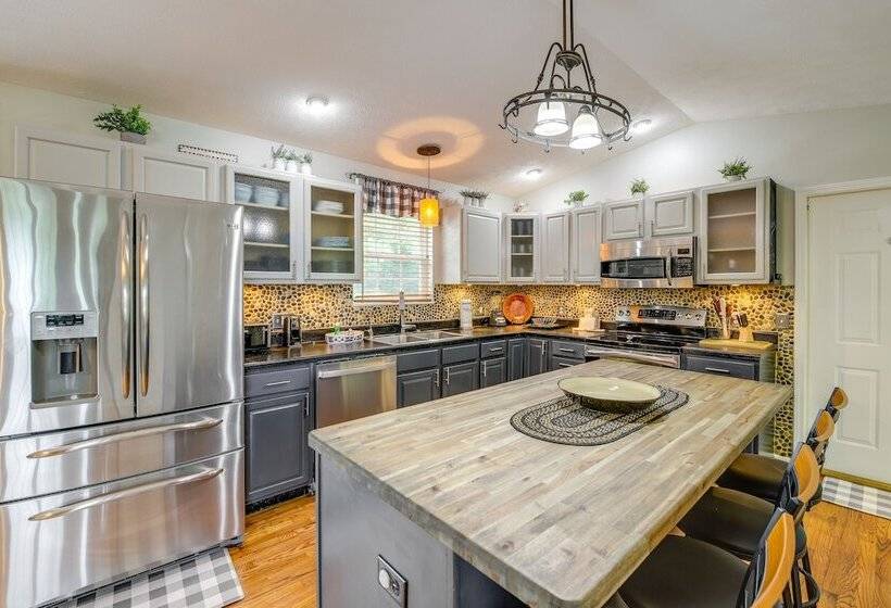 Lakefront Home W/ Hot Tub   15 Mi To Dollywood!