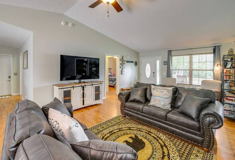 Lakefront Home W/ Hot Tub   15 Mi To Dollywood!
