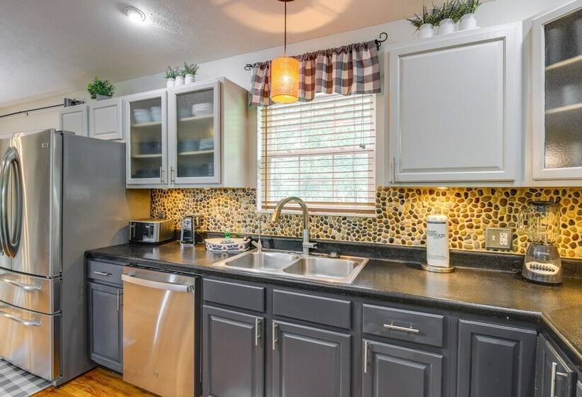 Lakefront Home W/ Hot Tub   15 Mi To Dollywood!