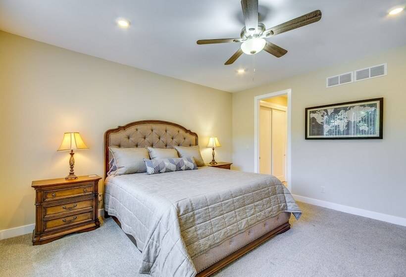 Lakefront Osage Beach Retreat W/ Boat Slip!