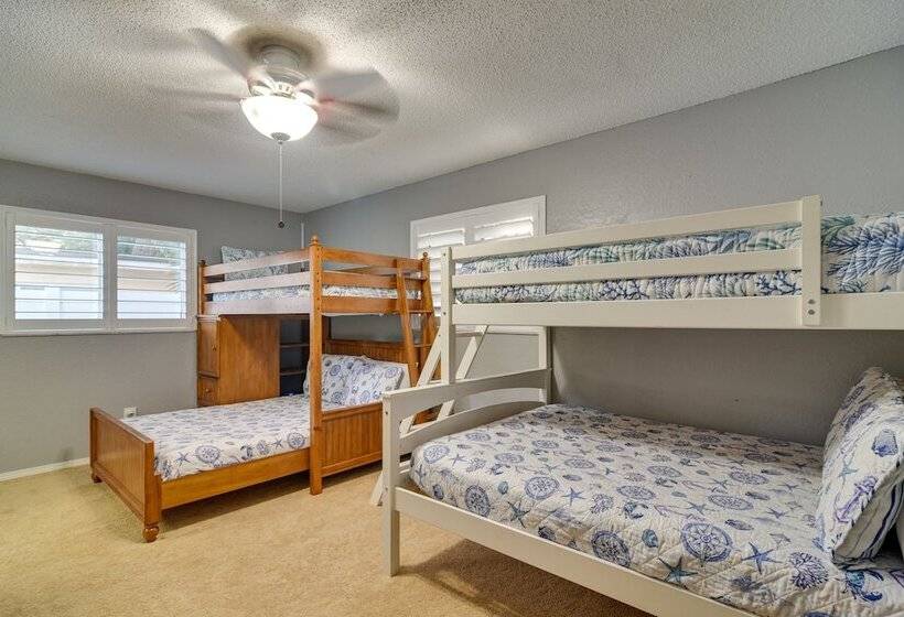 Largo Retreat W/ Private Pool, Slide & Treehouse!