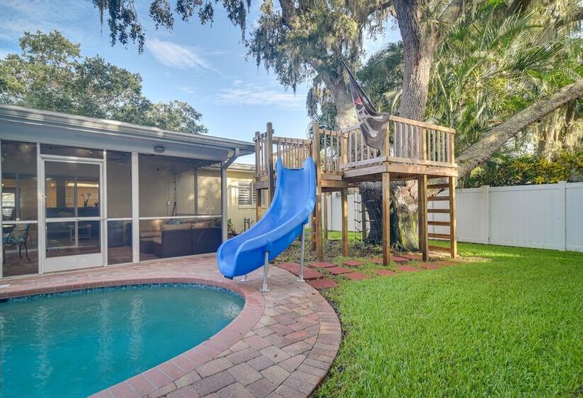 Largo Retreat W/ Private Pool, Slide & Treehouse!