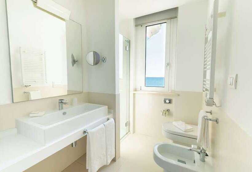 Life Hotel Seaview & Spa