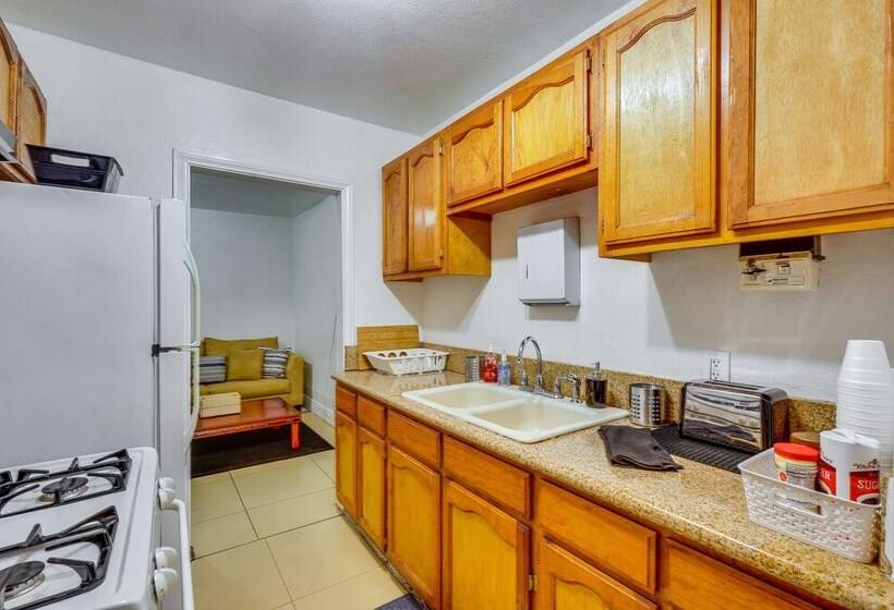 Los Angeles Vacation Rental: 9 Mi To Downtown!