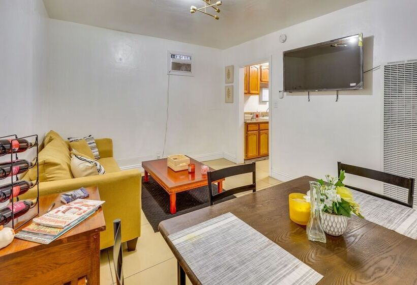 Los Angeles Vacation Rental: 9 Mi To Downtown!