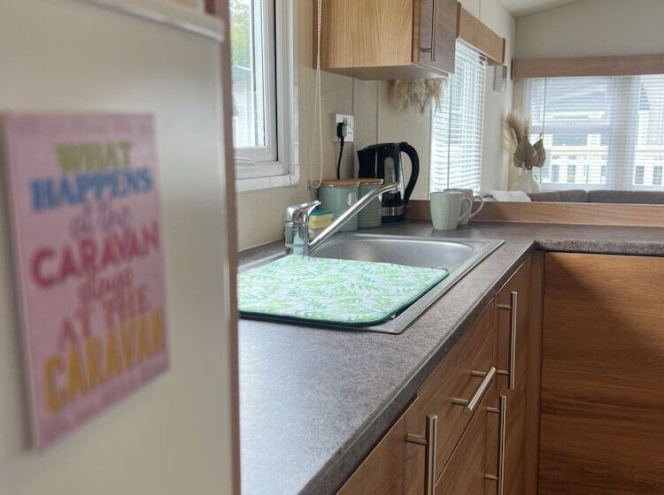 Lovely 2 Bed Cabin In Birchington