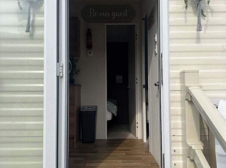 Lovely 2 Bed Cabin In Birchington