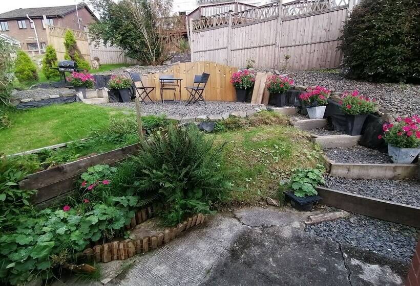 Lovely 2 Bed Cottage In Pencarreg