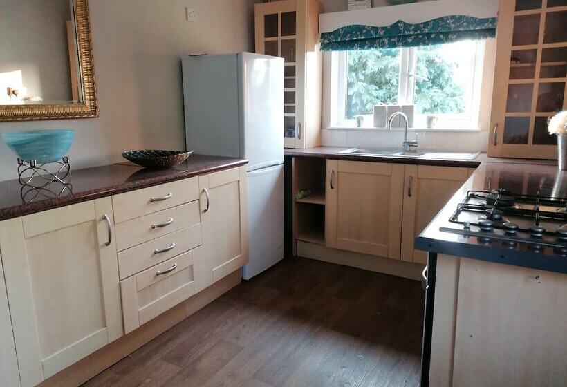 Lovely 2 Bed Cottage In Pencarreg