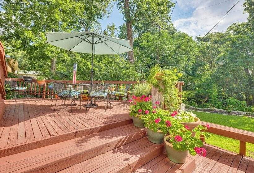 Lovely Bryan Home W/ Deck   4 Mi To Kyle Field!