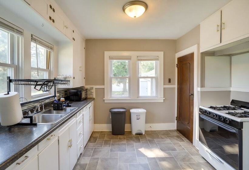 Lovely Home In South Bend: Walk To Notre Dame!