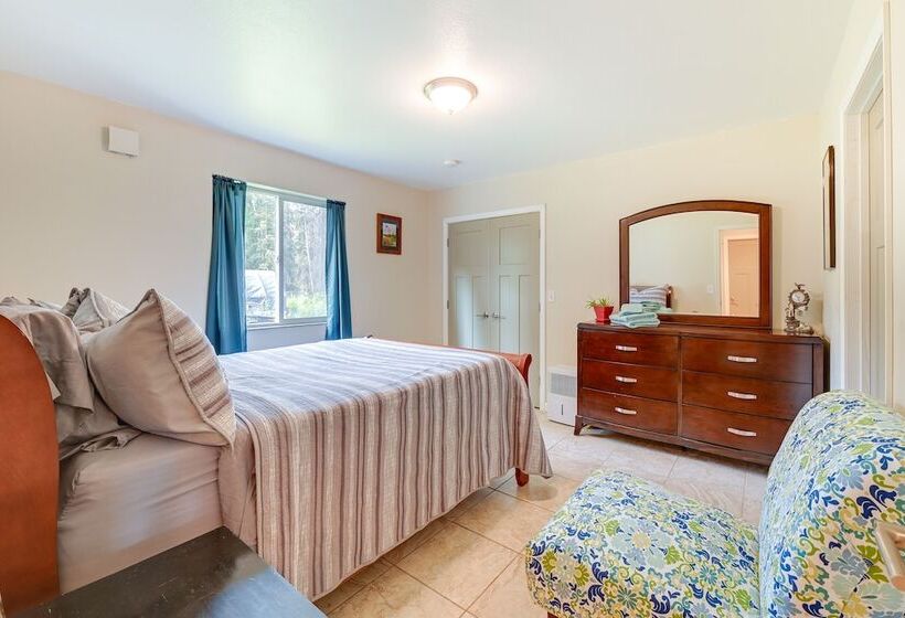 Lovely Soldotna Home, Steps From Kenai River