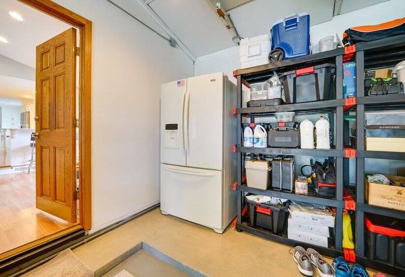 Luxurious Bloomfield Hills Oasis W/ Pool & Spa!