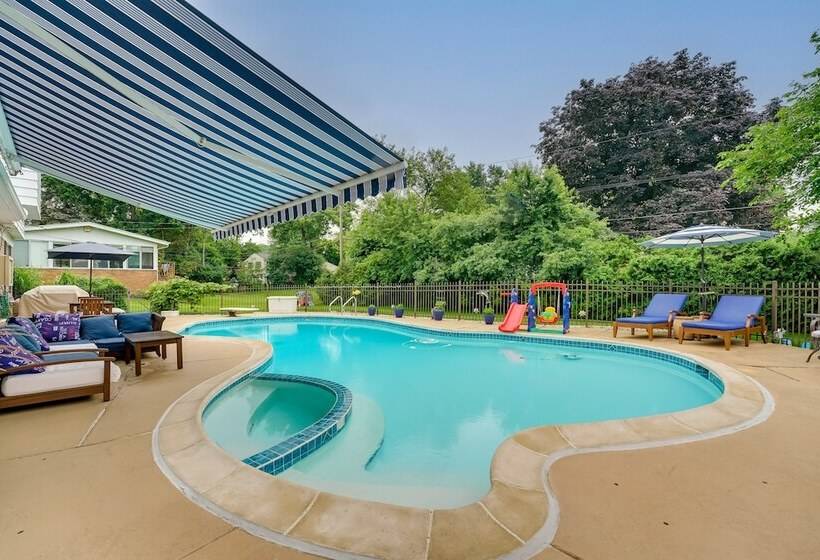 Luxurious Bloomfield Hills Oasis W/ Pool & Spa!