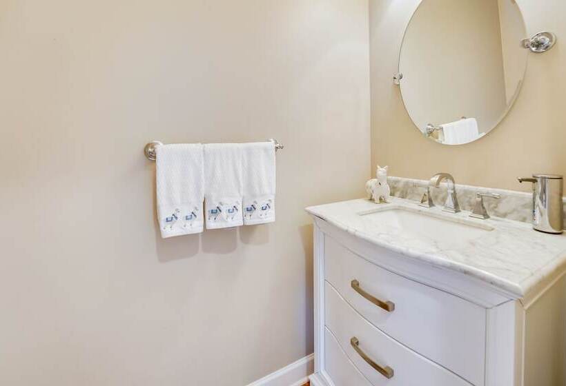 Luxurious Bloomfield Hills Oasis W/ Pool & Spa!