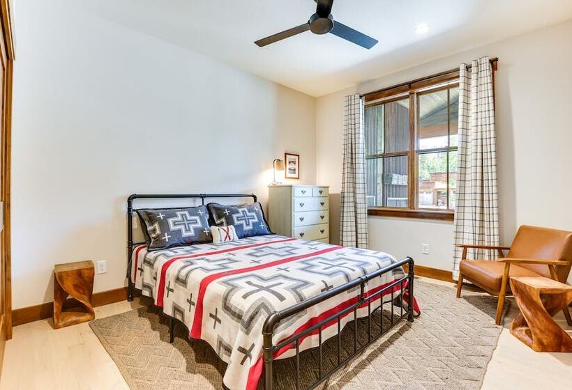 Mountain Views: Luxurious Grand Lake Escape!