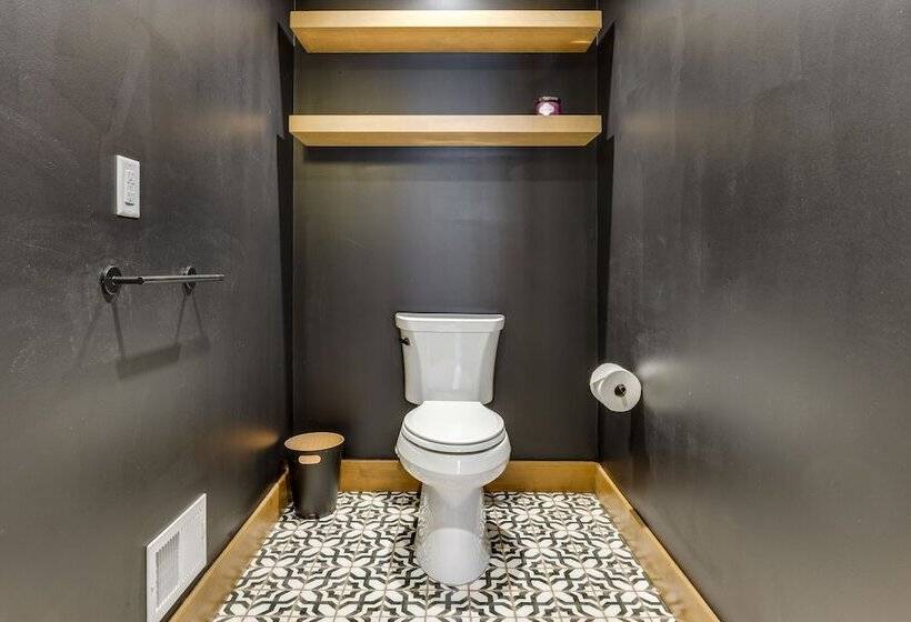 Mountain Views: Luxurious Grand Lake Escape!