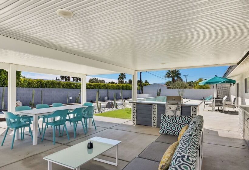 Luxurious Palm Springs Home: Private Pool & Spa!