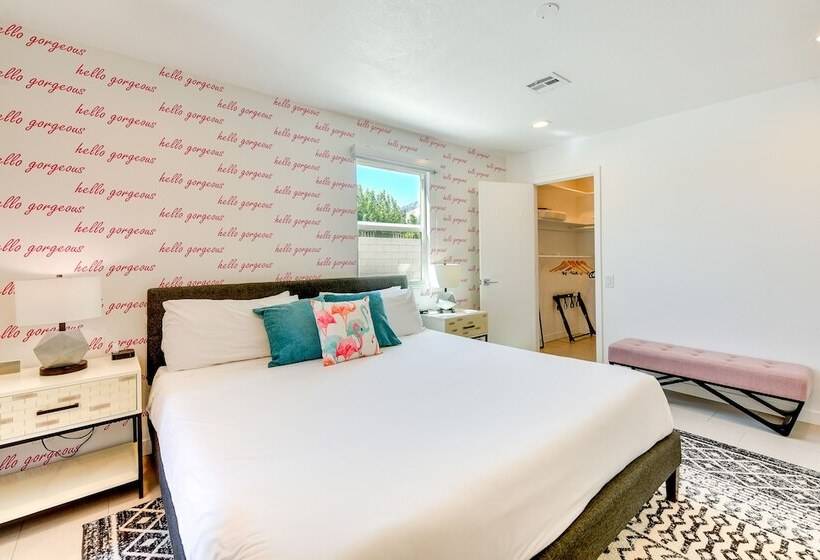 Luxurious Palm Springs Home: Private Pool & Spa!