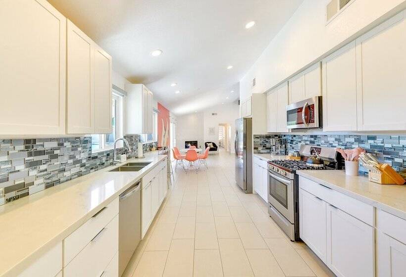 Luxurious Palm Springs Home: Private Pool & Spa!