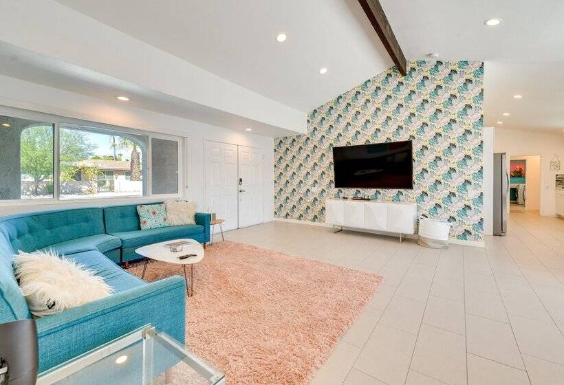 Luxurious Palm Springs Home: Private Pool & Spa!