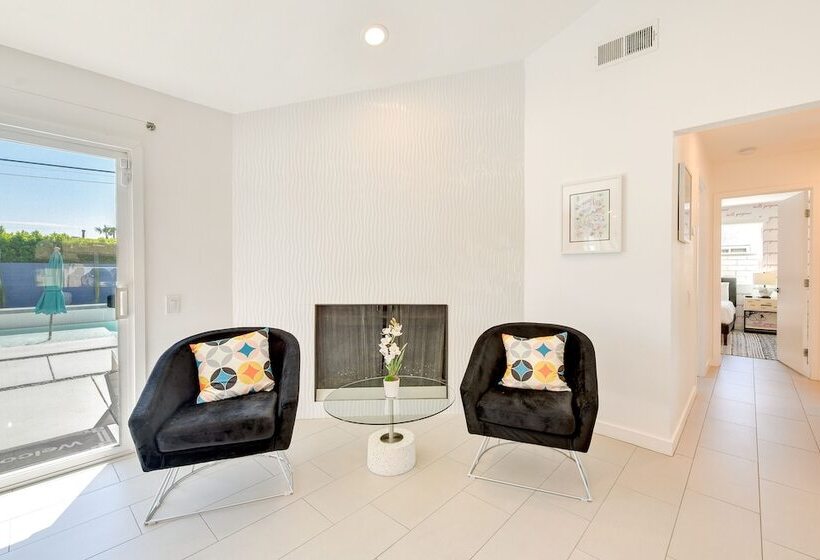 Luxurious Palm Springs Home: Private Pool & Spa!