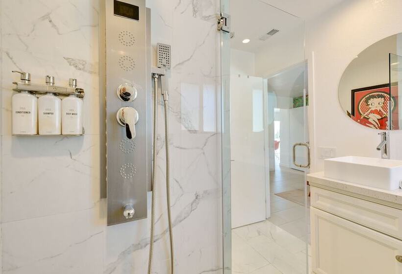 Luxurious Palm Springs Home: Private Pool & Spa!