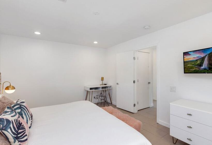 Luxurious Palm Springs Home: Private Pool & Spa!