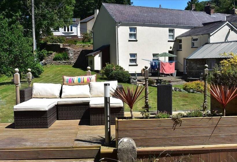 Luxury 2 Bed Cottage In Llansteffan