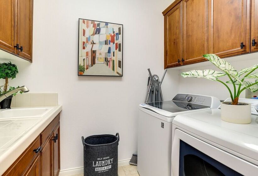 Luxury Palm Desert Vacation Home W/ Private Oasis