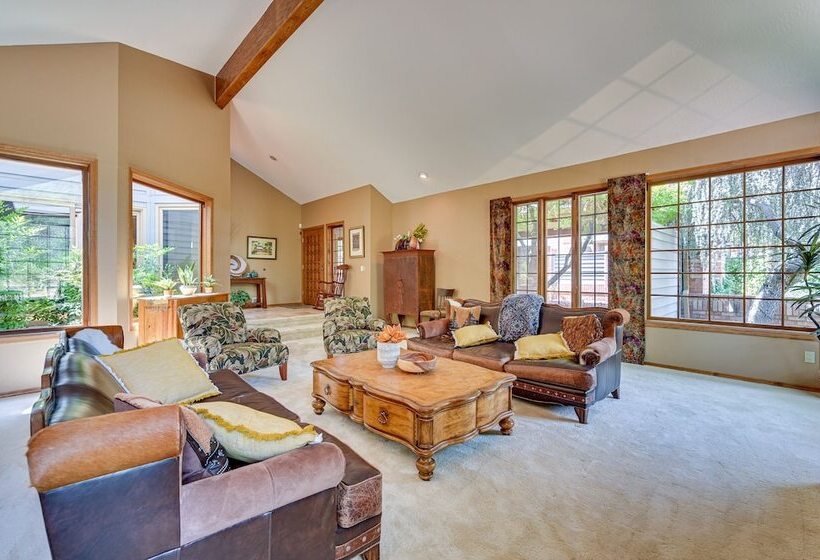 Hot Tub + Games: Spacious Golf Retreat In Payson